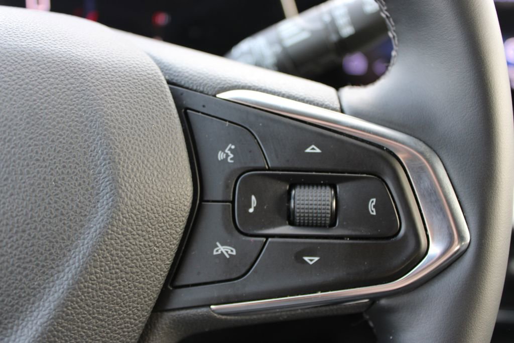 Used 2025 Chevrolet Trax LT w/ LT Convenience Package image 21