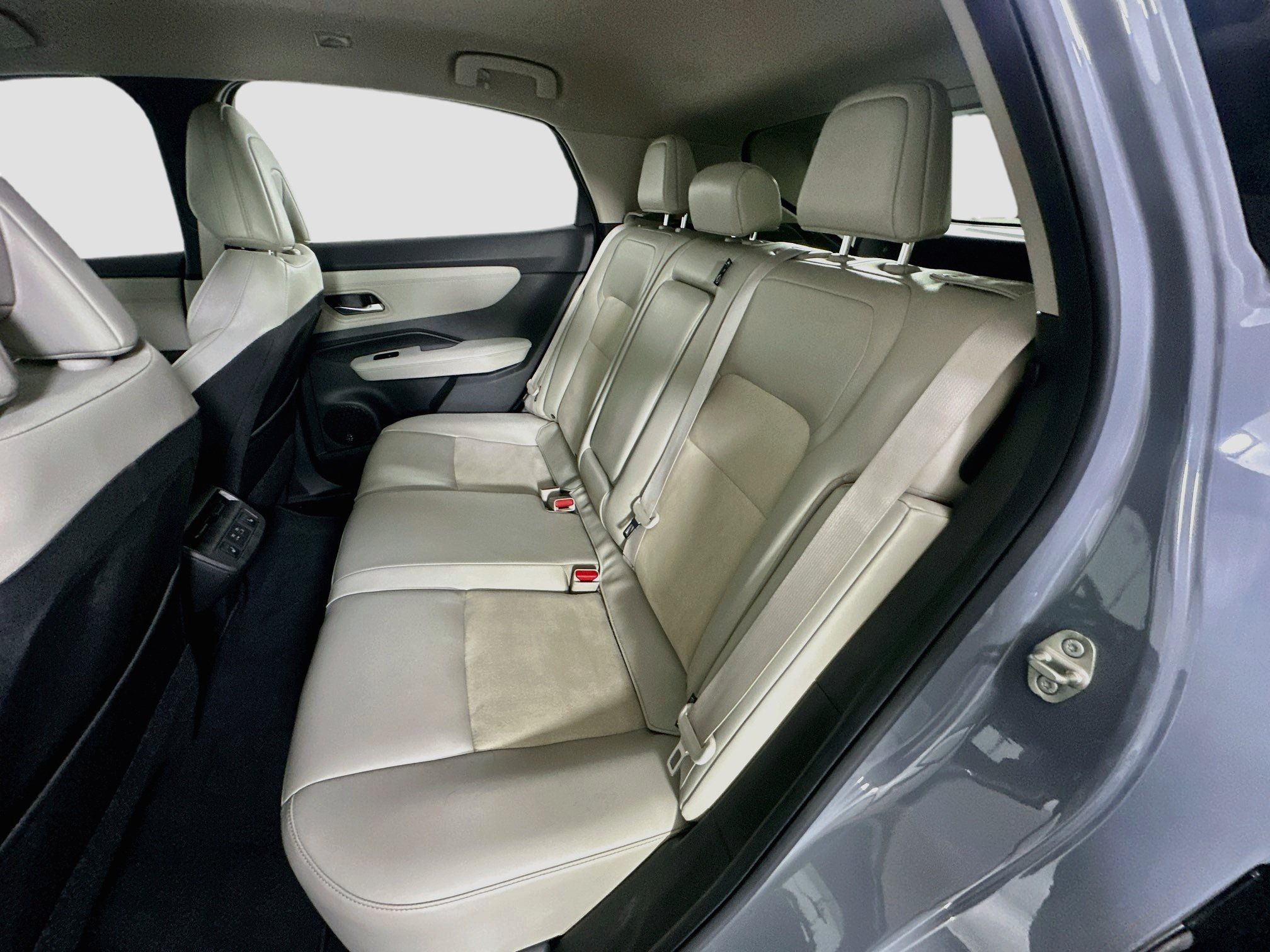 Used 2024 Nissan Ariya FWD image 28