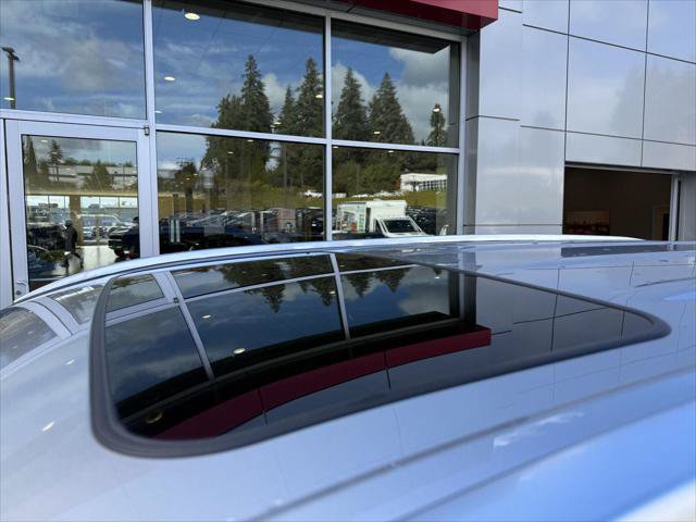 Certified 2021 Toyota Highlander XLE AWD/4WD image 11