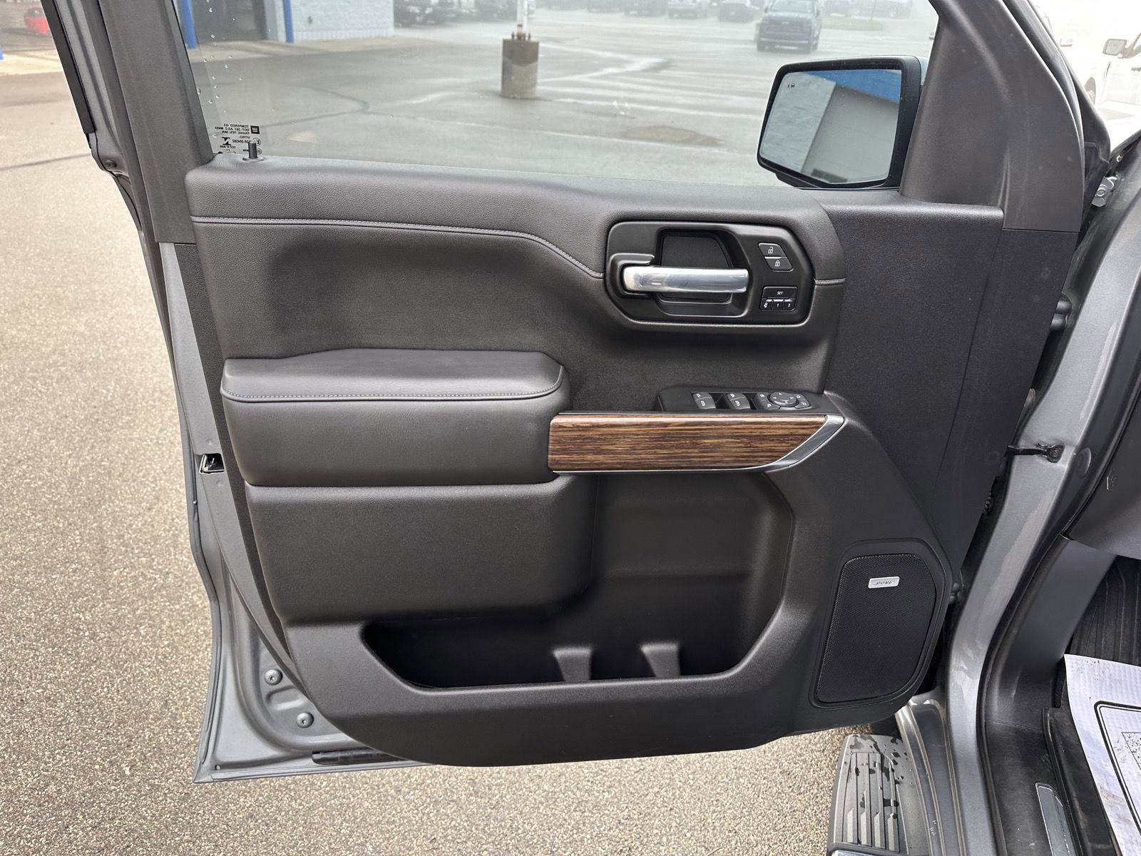Used 2022 Chevrolet Silverado 1500 High Country w/ Technology Package AWD/4WD image 16