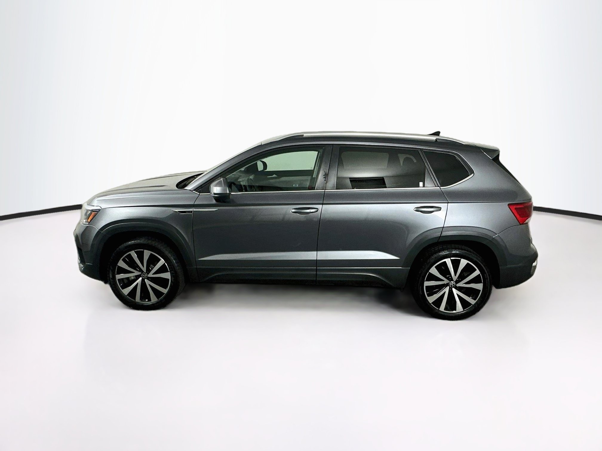 Used 2024 Volkswagen Taos SE FWD image 4