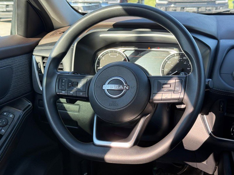 Used 2022 Nissan Rogue S image 12