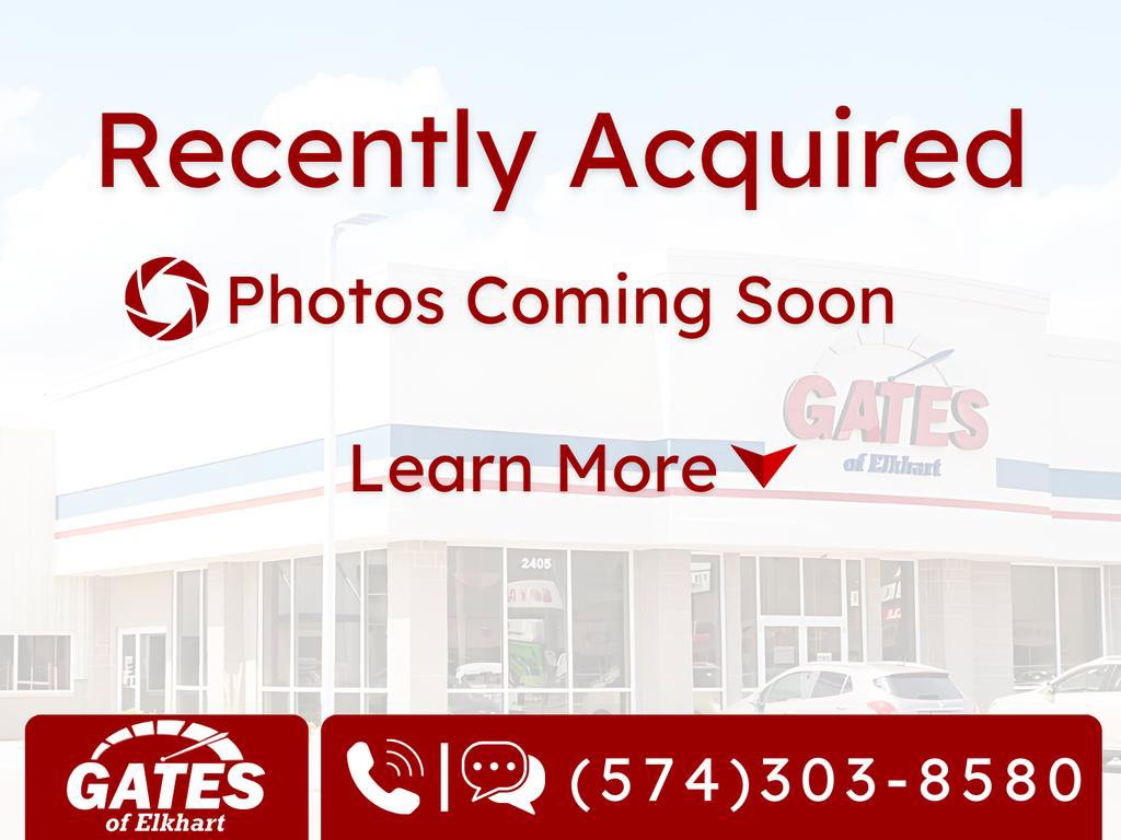 Used 2025 Chevrolet Traverse LT image 1