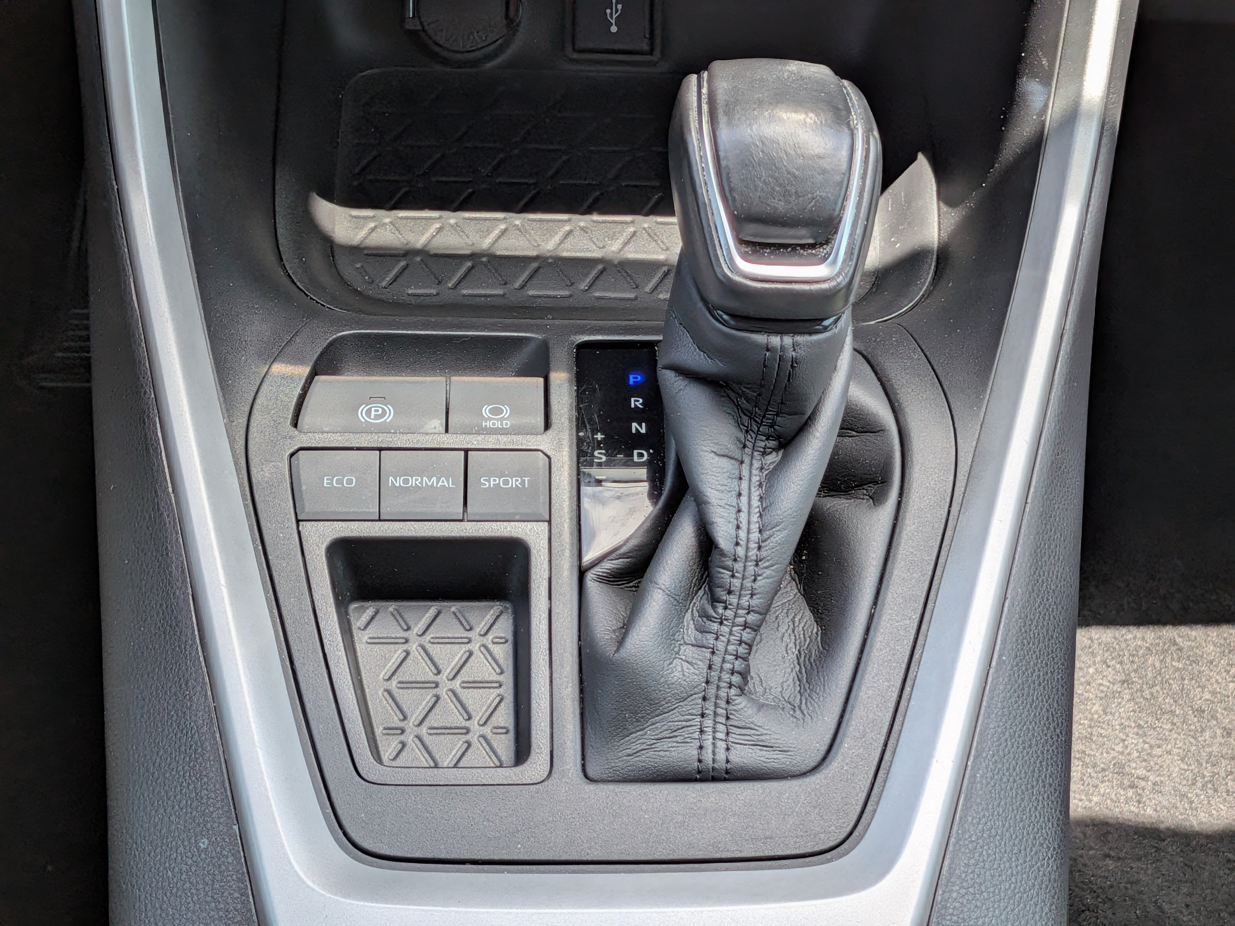 Used 2021 Toyota RAV4 XLE Premium FWD image 21