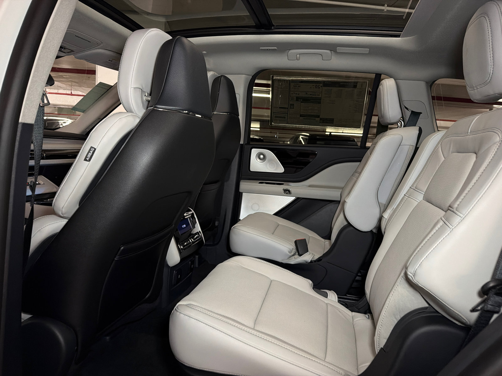 New 2026 Lincoln Aviator Reserve w/ Luxury Package AWD/4WD image 23