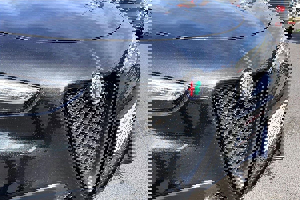 Used 2019 Alfa Romeo Stelvio Ti w/ Nero Edizione image 28