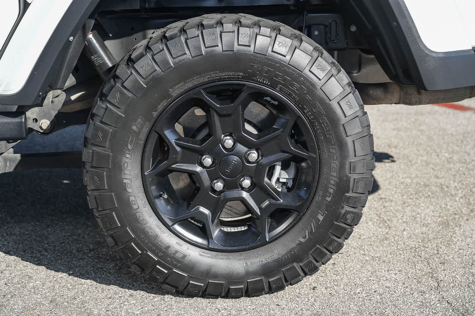 Used 2023 Jeep Gladiator Sport AWD/4WD image 8