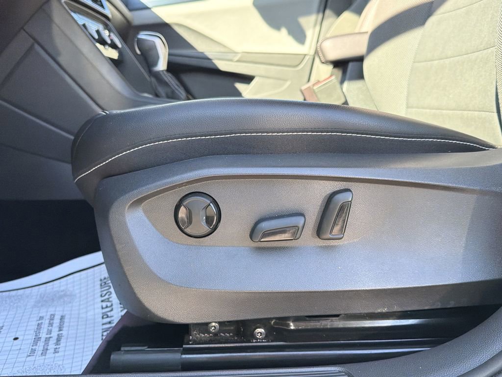 Used 2023 Volkswagen Taos SE image 23