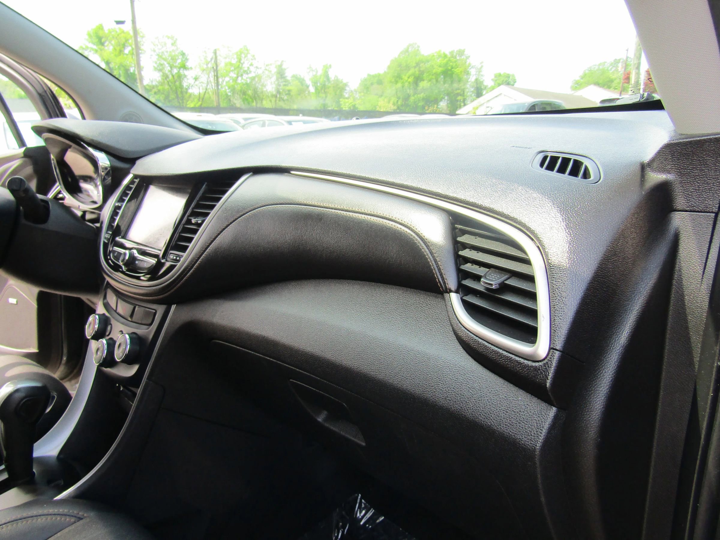Used 2017 Chevrolet Trax LT w/ Sun & Sound Package FWD image 16