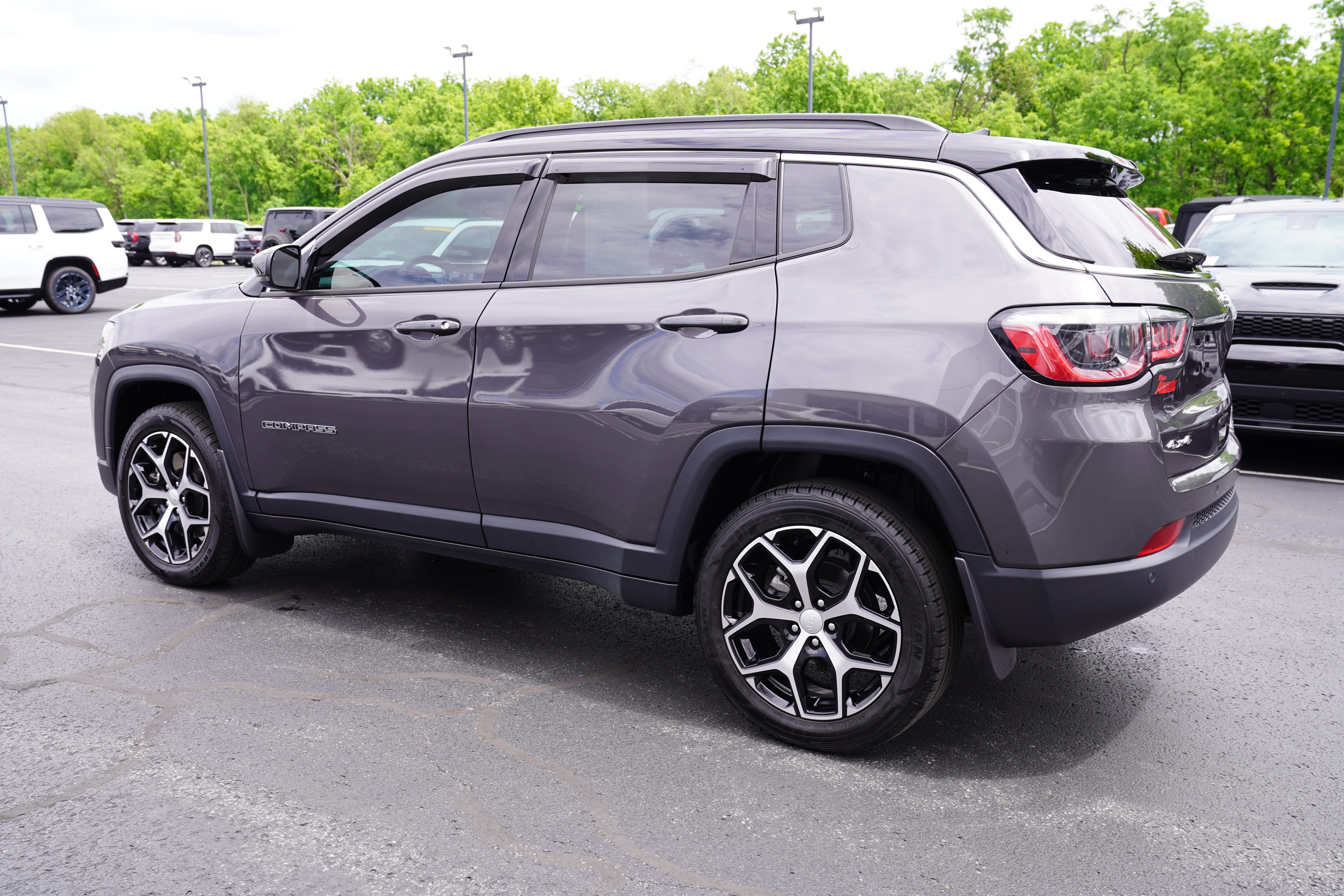 Used 2024 Jeep Compass Limited AWD/4WD image 8