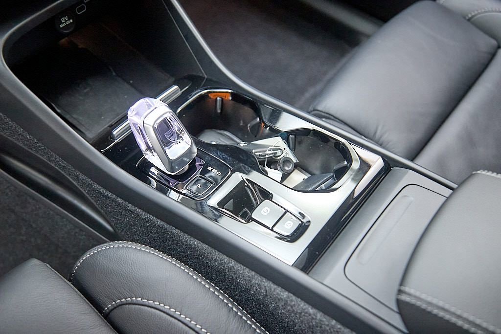 Certified 2023 Volvo XC40 B5 Plus image 16