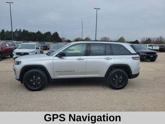 New 2026 Jeep Grand Cherokee Altitude RWD image 3