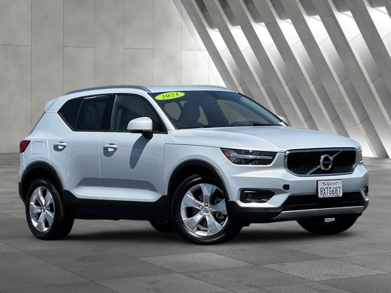 Used 2021 Volvo XC40 T5 Momentum AWD/4WD image 2