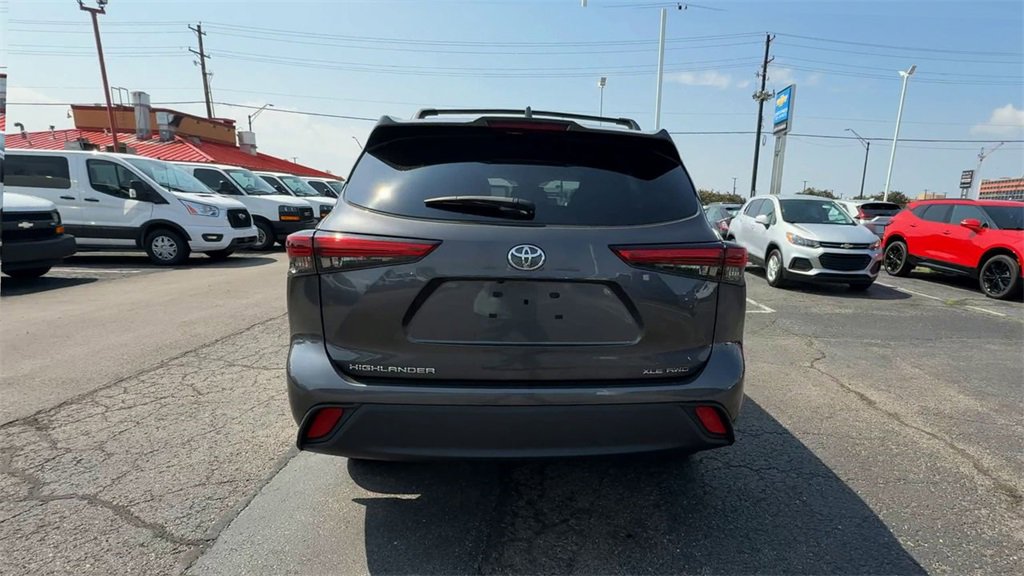 Used 2022 Toyota Highlander XLE image 7