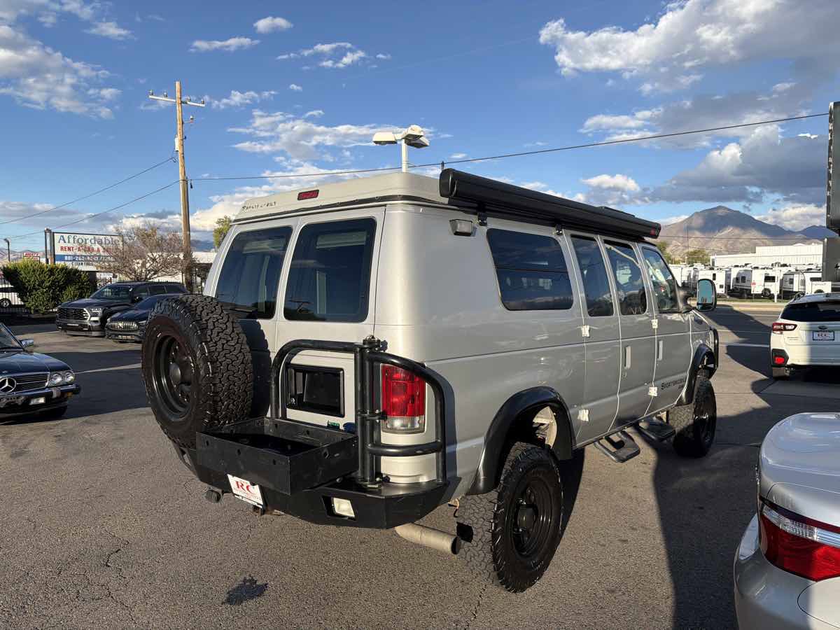 Used 2010 Ford E-350 and Econoline 350 Super Duty image 6