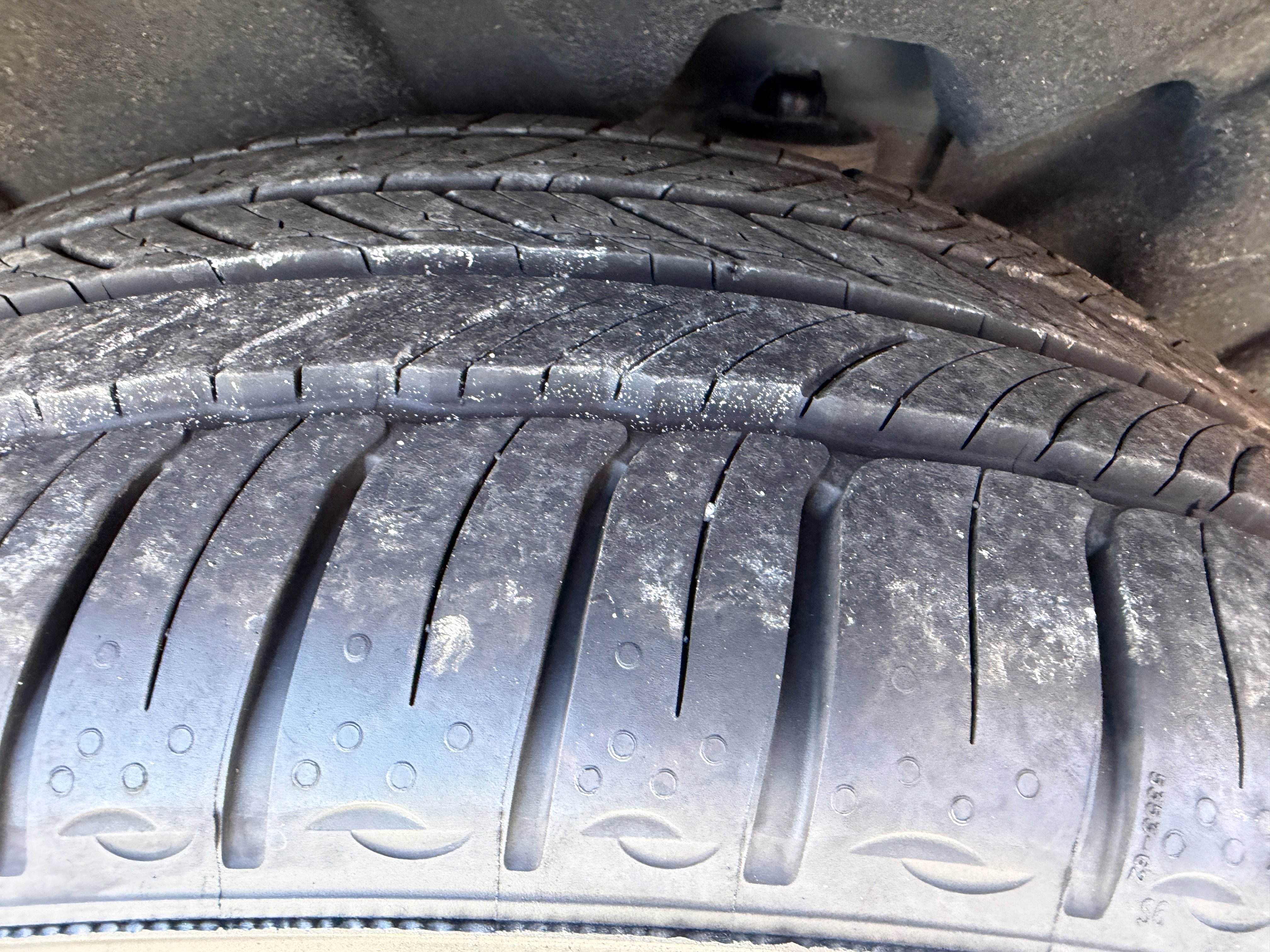 Certified 2023 Volvo XC60 B5 Ultimate w/ Protection Package Premier image 33