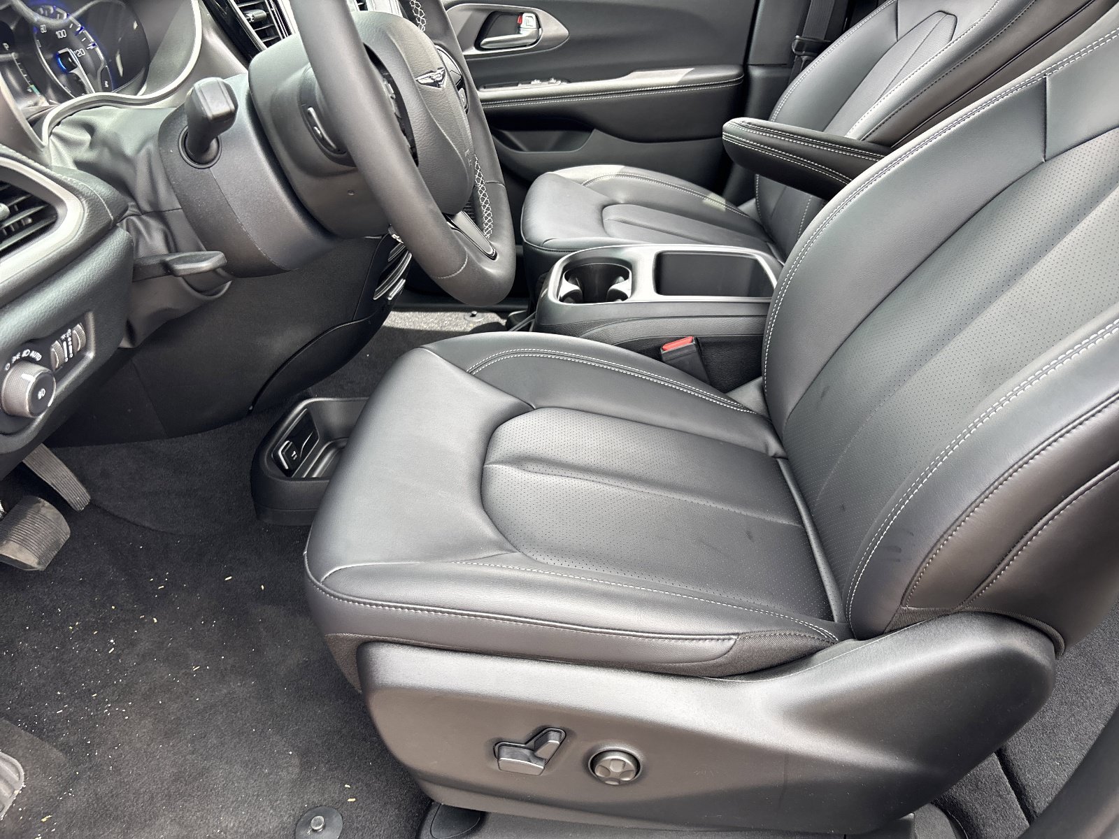 New 2026 Chrysler Pacifica Select w/ S Appearance Package FWD image 17