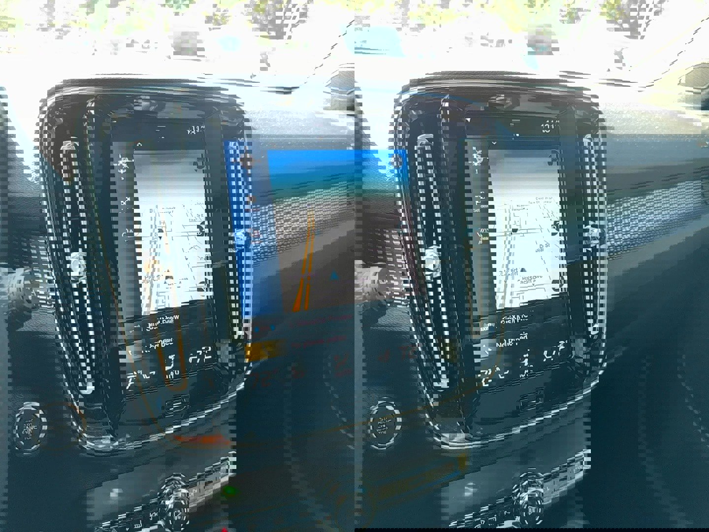 Used 2021 Volvo XC40 T5 R-Design w/ Protection Package Premier image 18