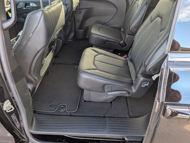New 2026 Chrysler Pacifica Select image 25