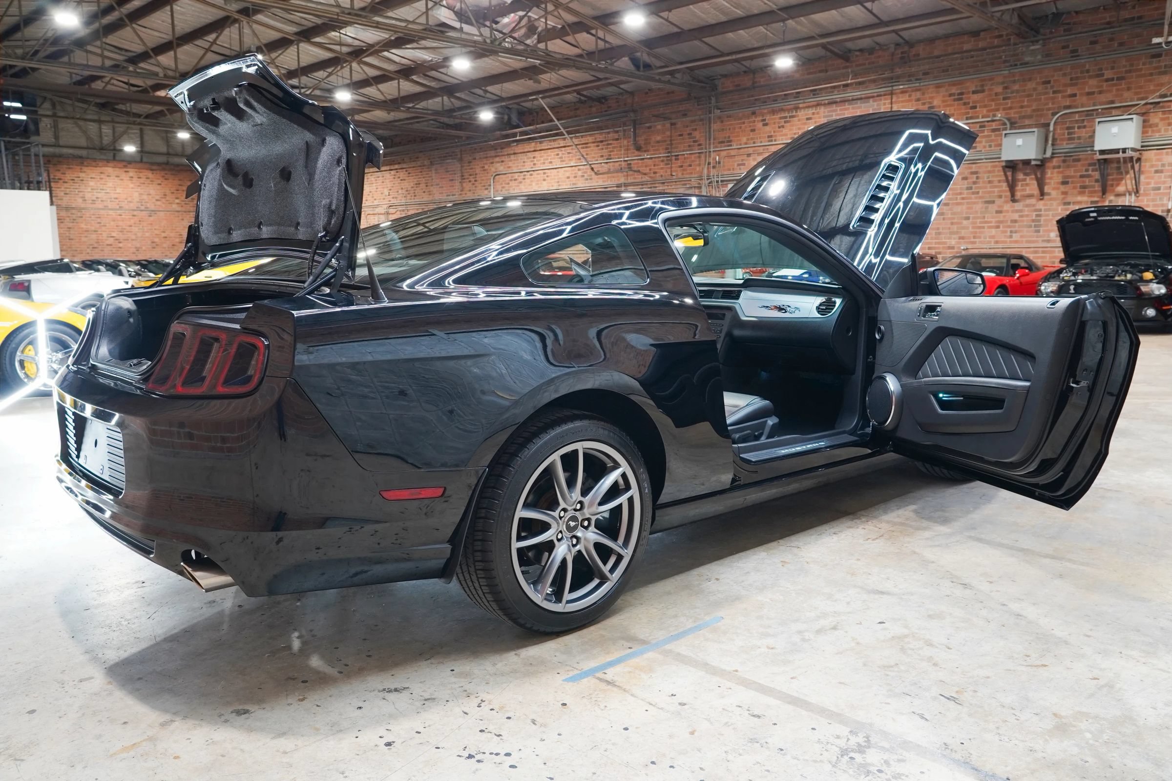 Used 2013 Ford Mustang GT Premium w/ Brembo Brake Pkg RWD image 28