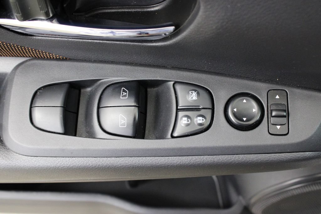 Used 2024 Nissan Kicks SR FWD image 17