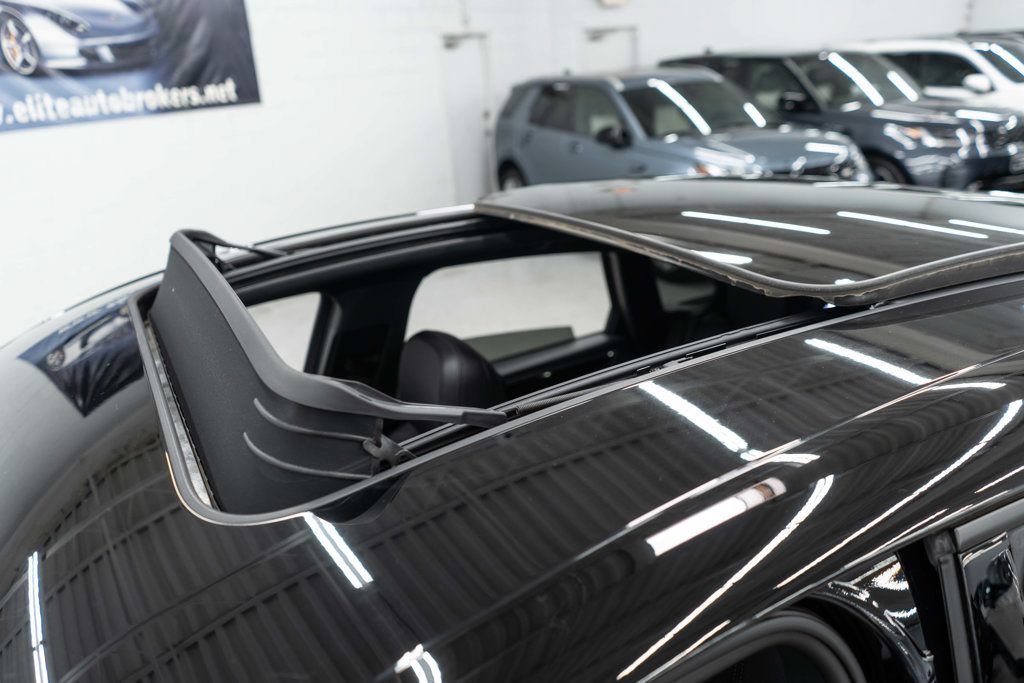 Used 2024 Porsche Macan AWD/4WD image 42