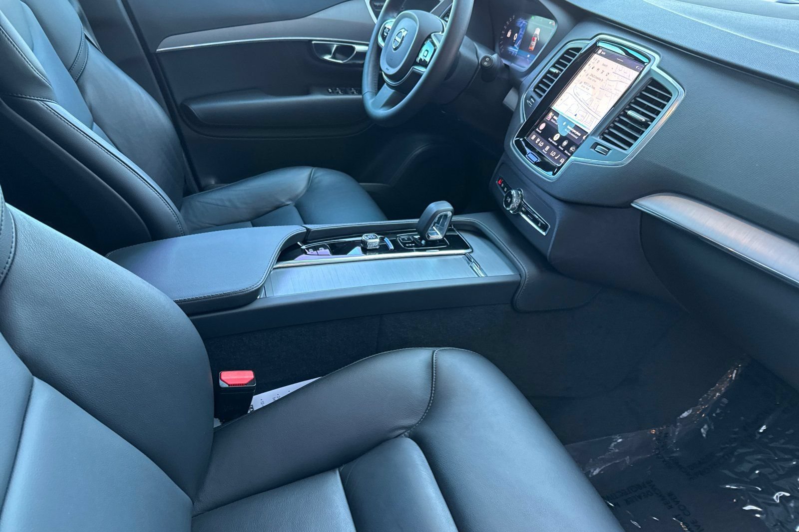 Used 2023 Volvo XC90 B5 Core w/ Protection Package Premier AWD/4WD image 18