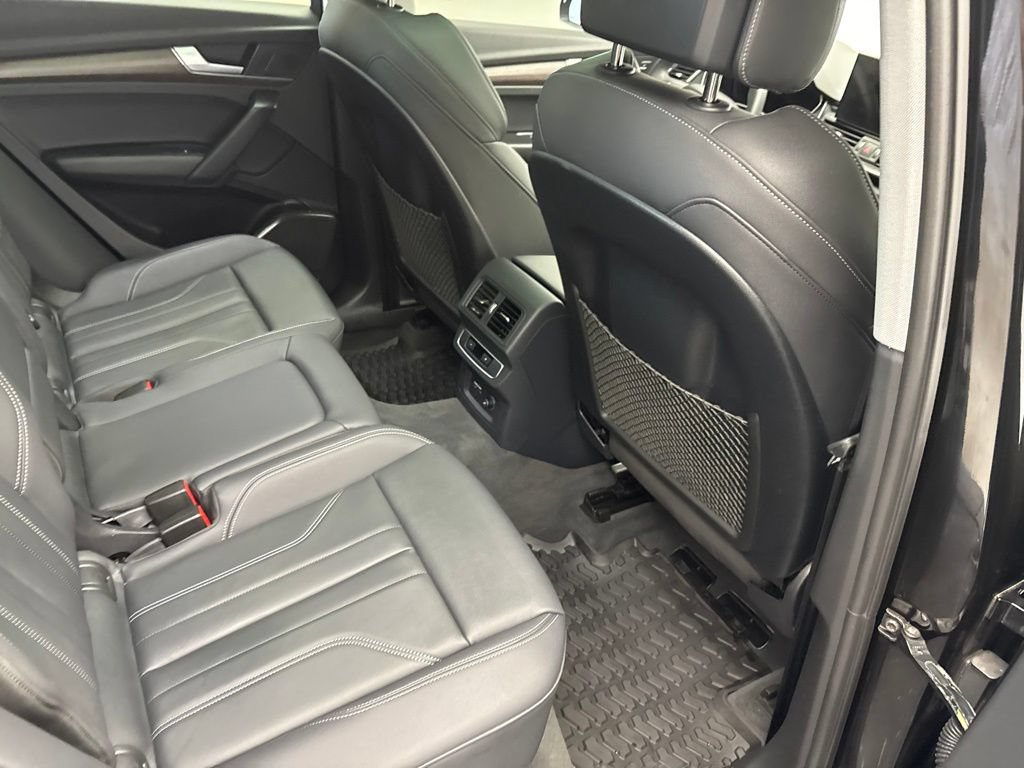 Used 2024 Audi Q5 e Premium w/ Convenience Package AWD/4WD image 29