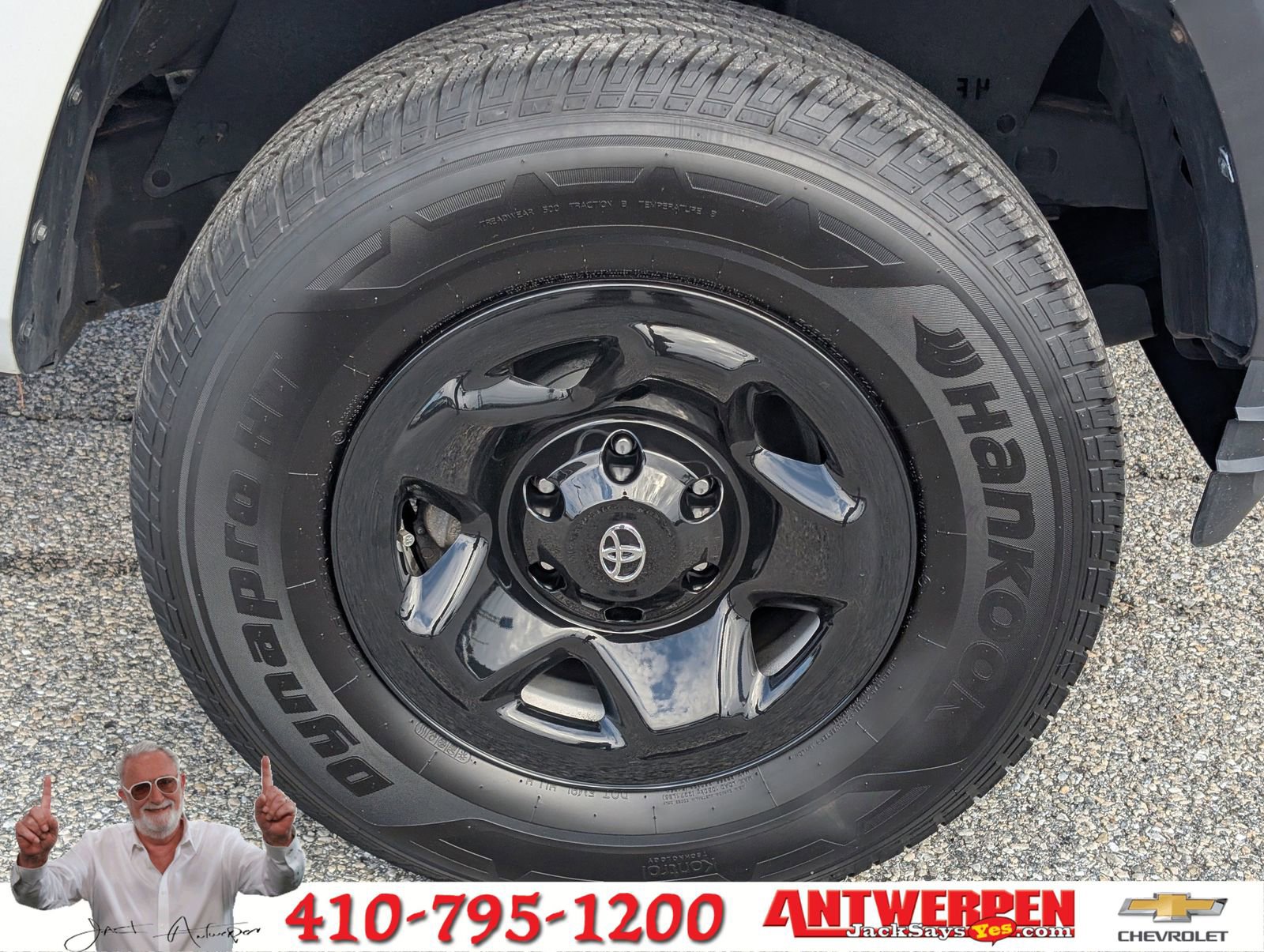 Used 2022 Toyota Tacoma SR image 9