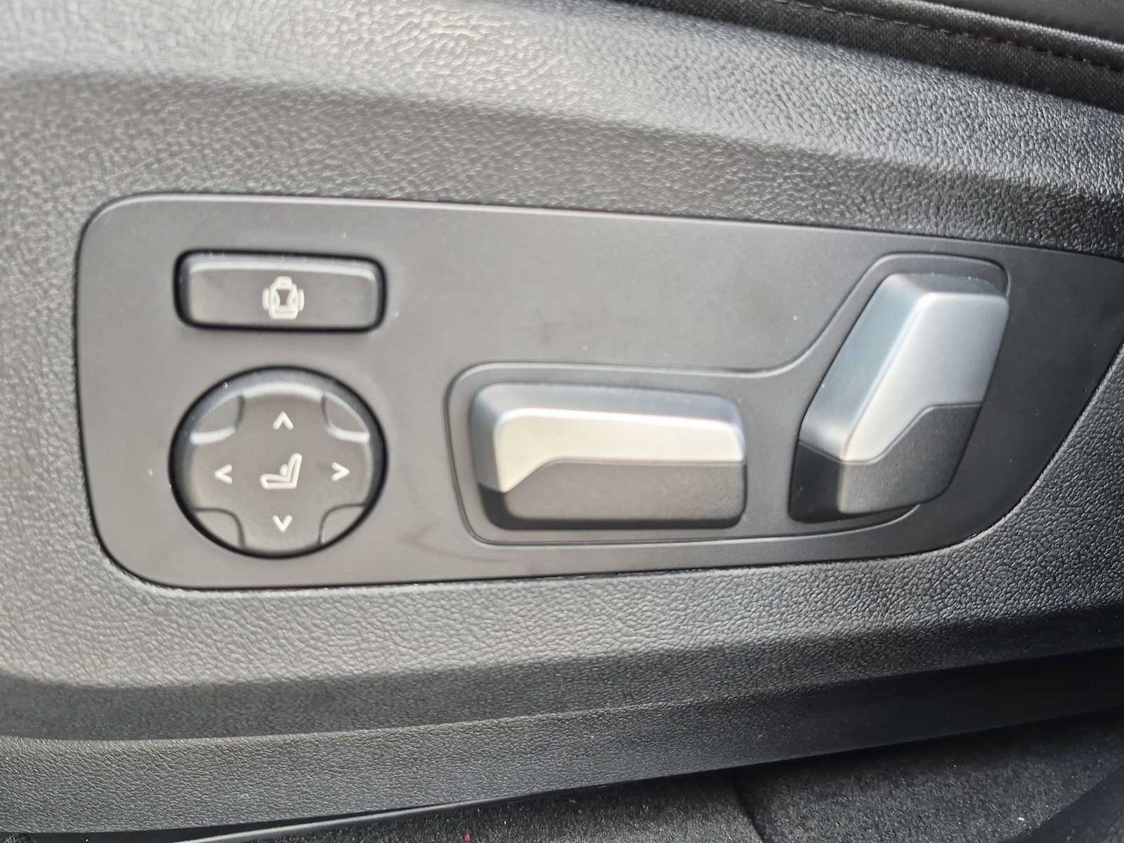 New 2026 BMW X5 xDrive50e AWD/4WD image 16