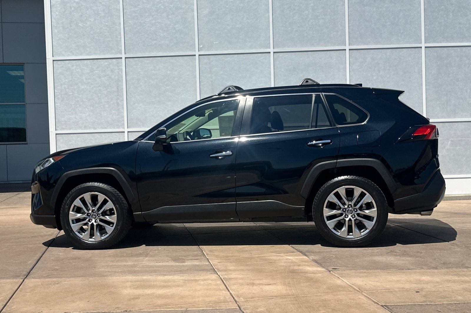 Used 2019 Toyota RAV4 Limited w/ Advanced Technology Package AWD/4WD image 8