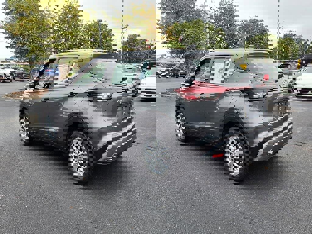 New 2025 Nissan Kicks Play S image 3