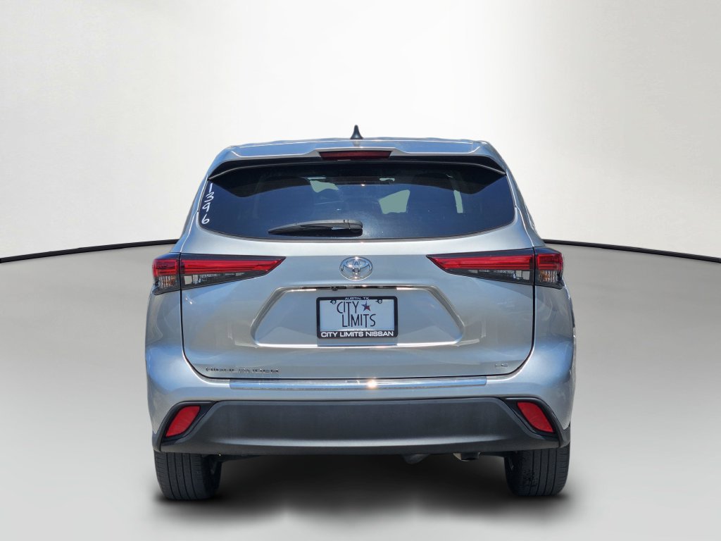 Used 2023 Toyota Highlander LE FWD image 6