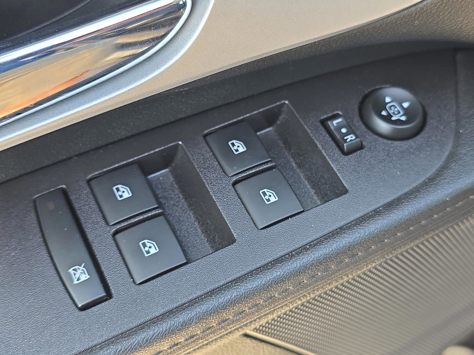 Used 2017 Chevrolet Equinox LS image 21