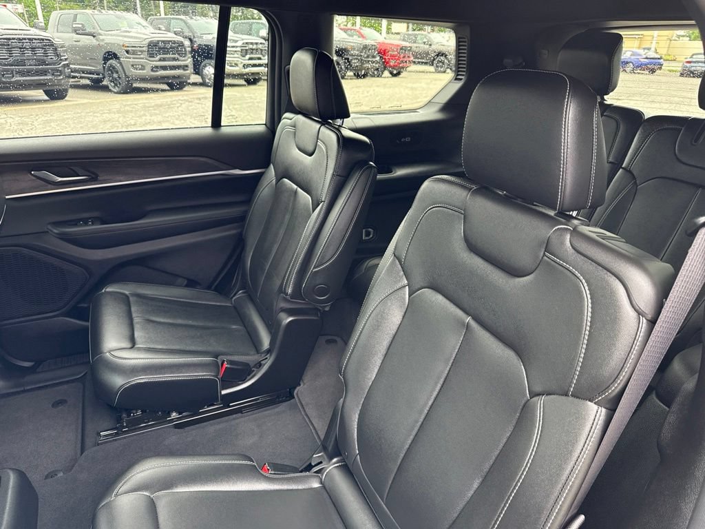 Used 2024 Jeep Grand Cherokee L Limited AWD/4WD image 36