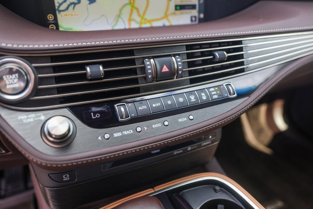 Used 2018 Lexus LS 500 w/ Accessory Package (Z2) RWD image 18