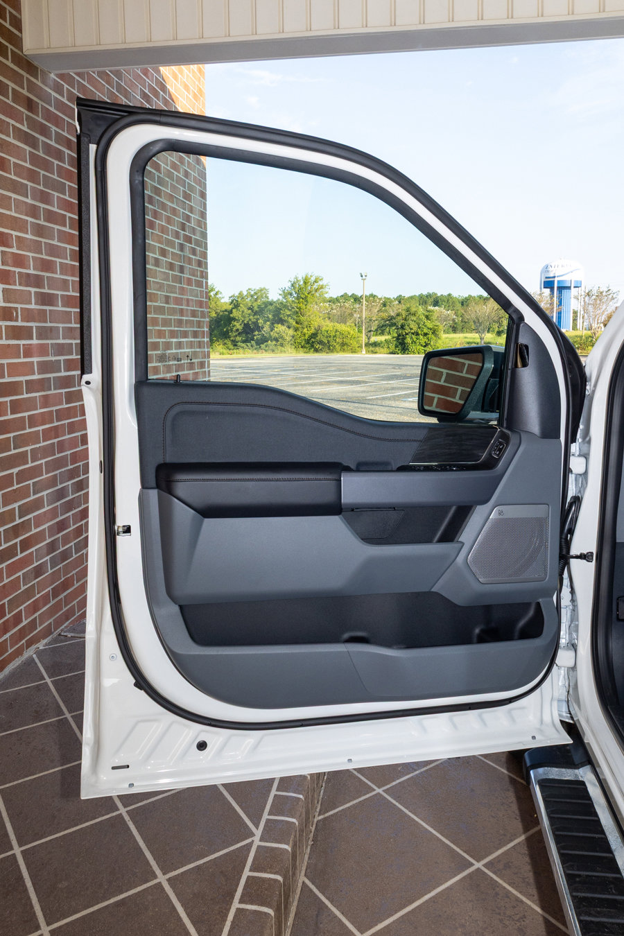 New 2025 Ford F150 Lariat w/ Equipment Group 502A High image 11