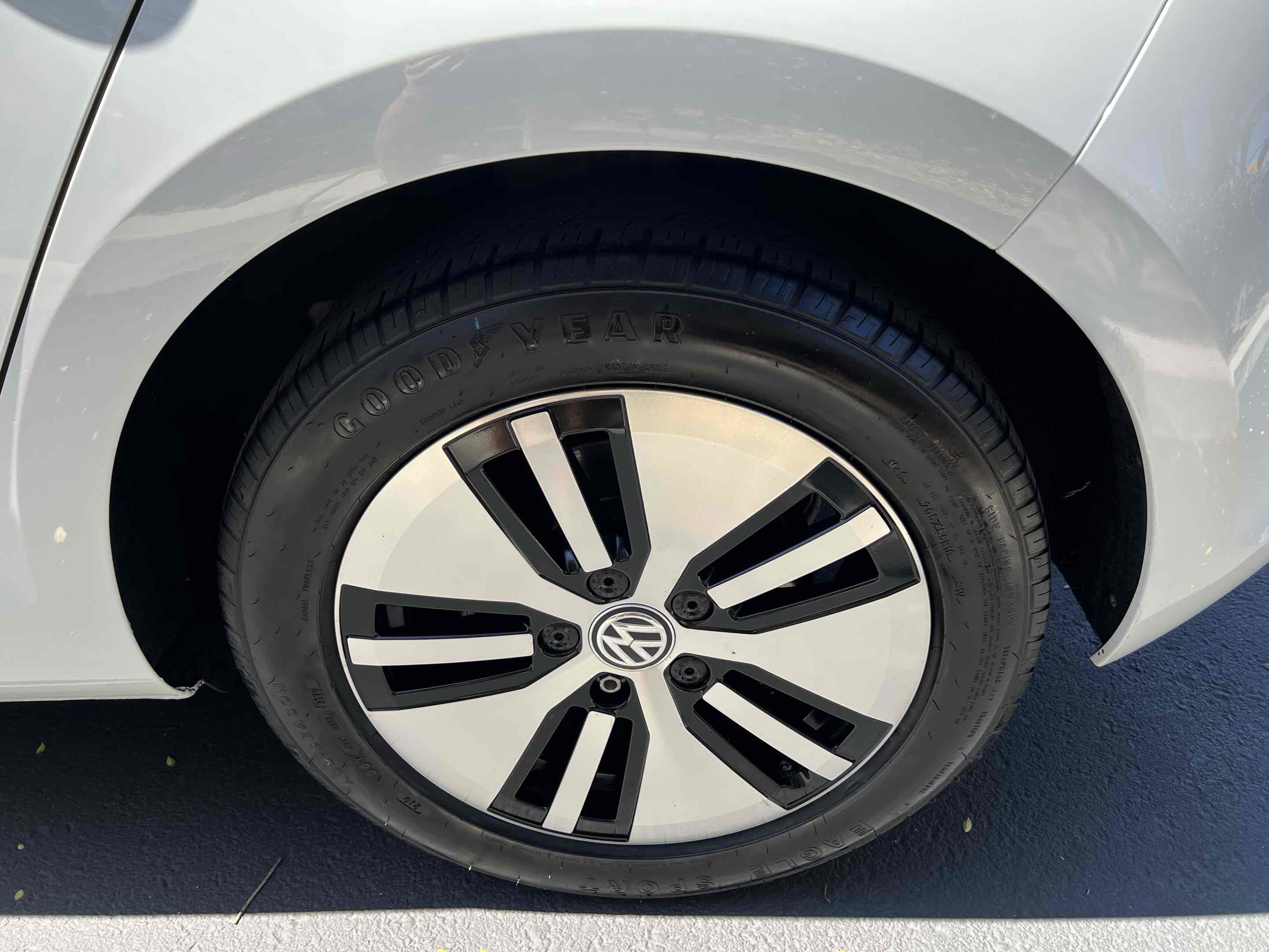 Used 2015 Volkswagen e-Golf SEL Premium FWD image 45