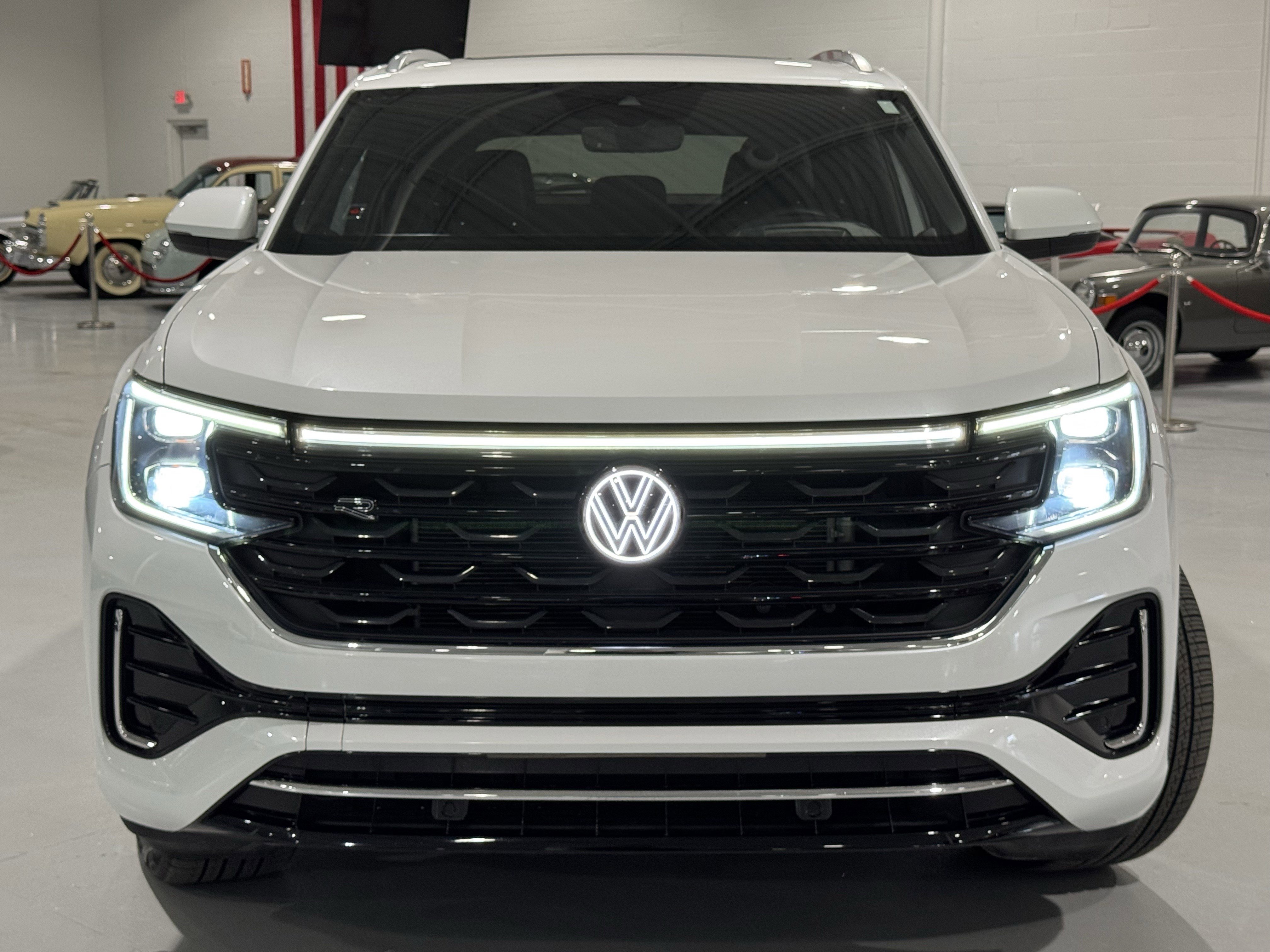 Used 2024 Volkswagen Atlas Cross Sport SEL R-Line image 18