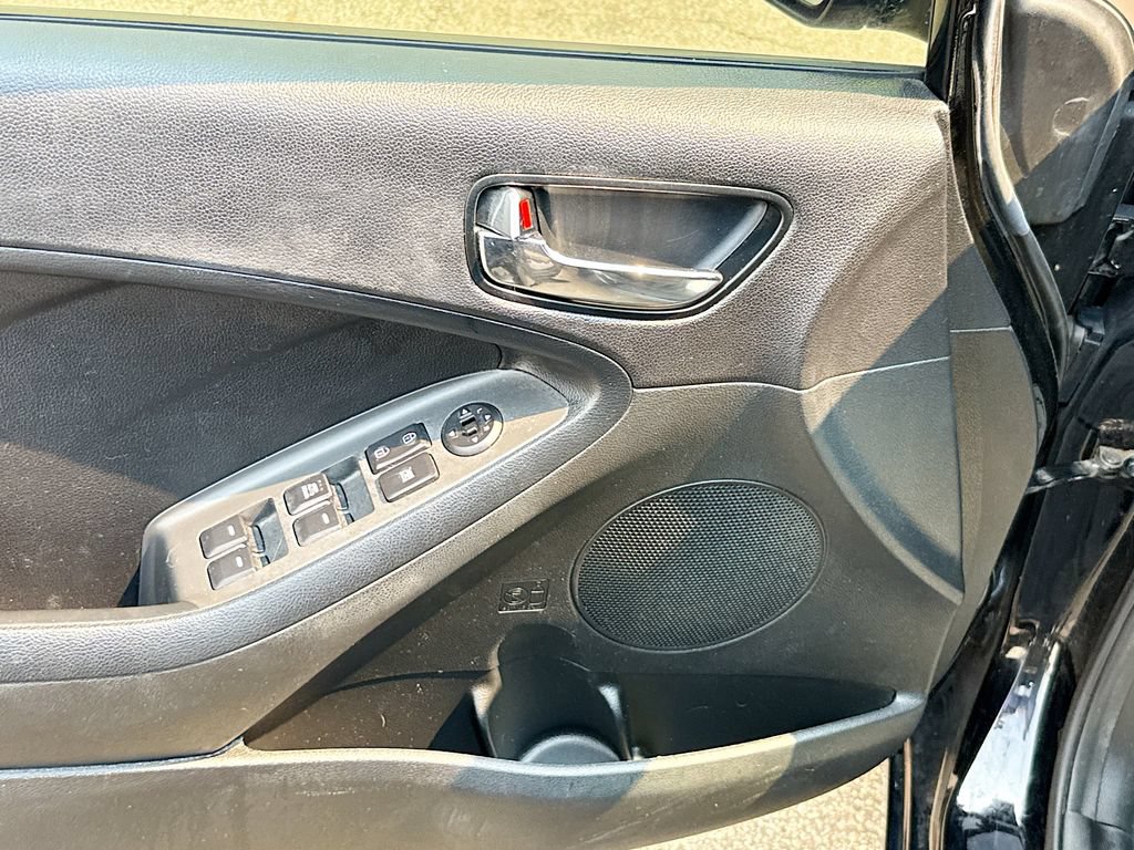 Used 2017 Kia Forte S FWD image 19