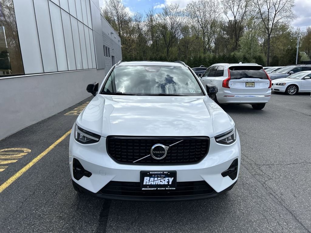 Certified 2023 Volvo XC40 B5 Plus w/ Driver Assist Package image 3