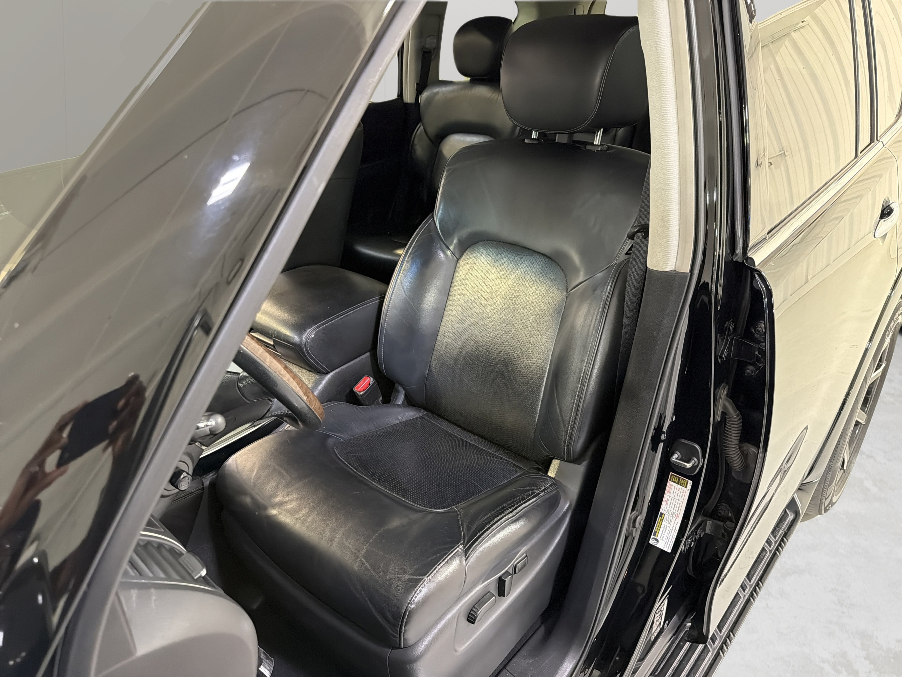 Used 2017 INFINITI QX80 2WD w/ Driver Assistance Package image 11
