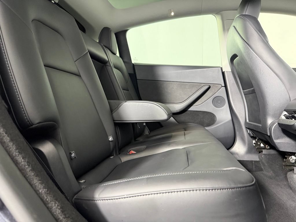 Used 2025 Tesla Model Y Long Range RWD image 21