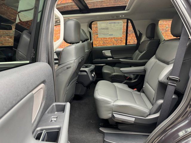 New 2026 Ford Expedition Active image 23