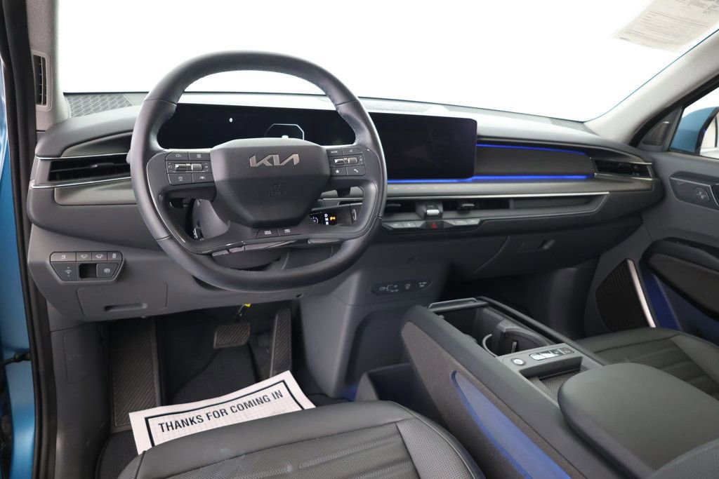 Used 2024 Kia EV9 Land image 10