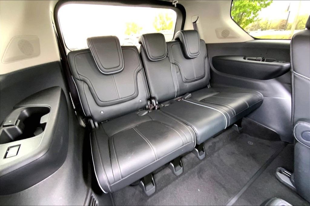 Used 2025 INFINITI QX80 Sensory image 18