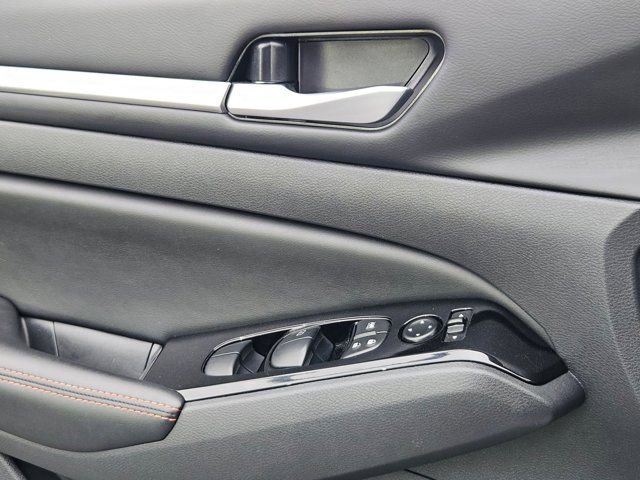 Used 2025 Nissan Altima 2.5 SR image 13