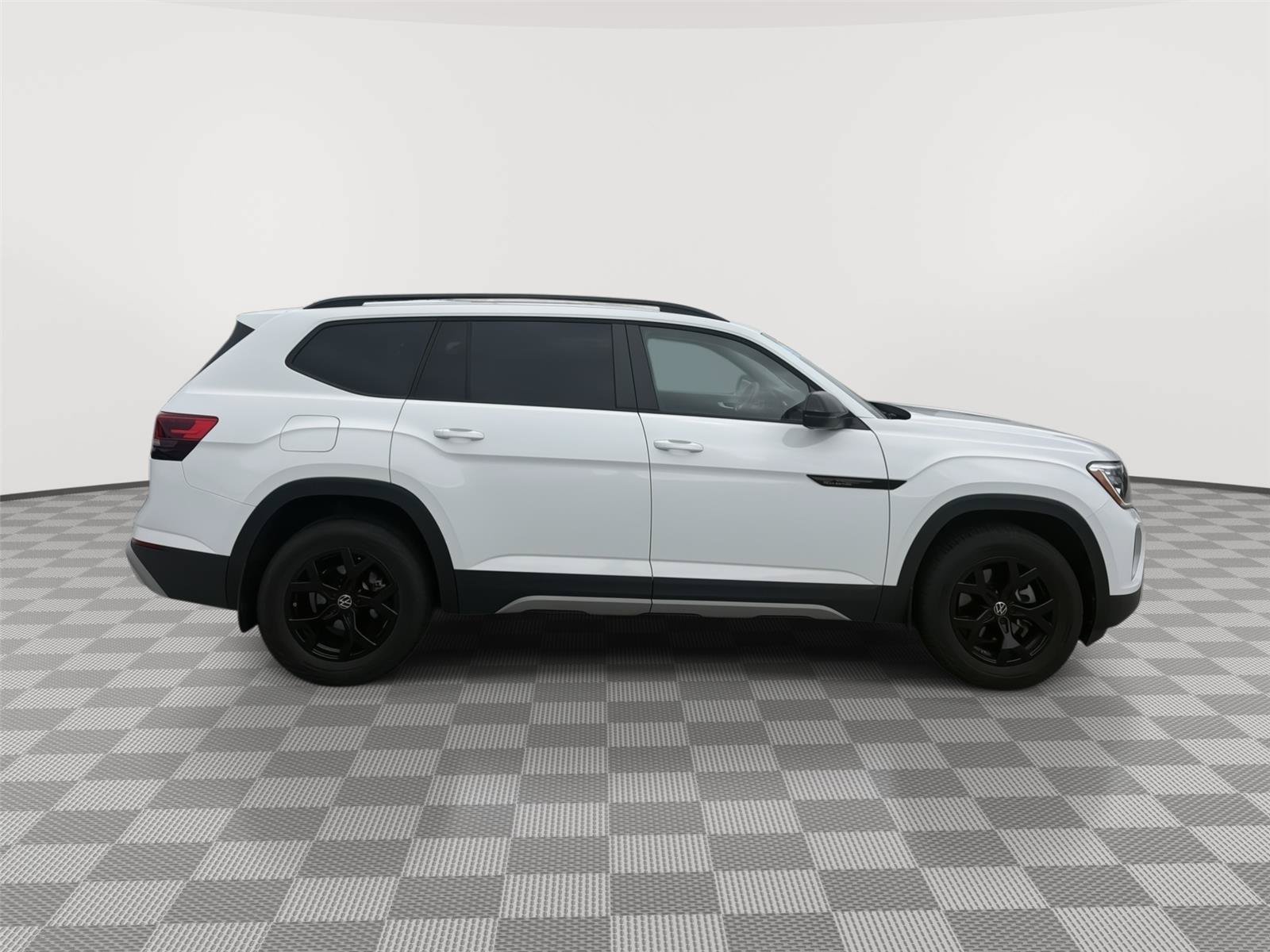 Used 2024 Volkswagen Atlas Peak Edition SE AWD/4WD image 29