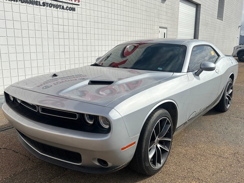 Used 2020 Dodge Challenger SXT image 1