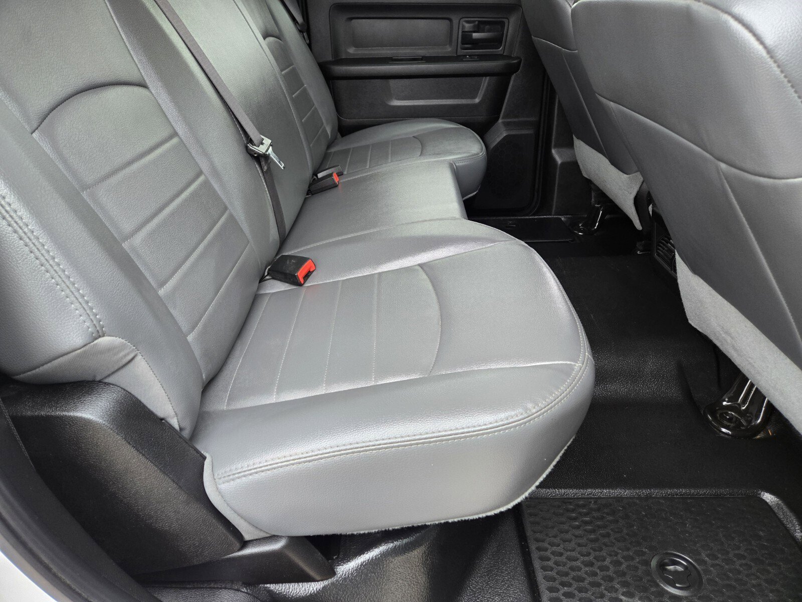 Used 2018 RAM 3500 Tradesman image 12